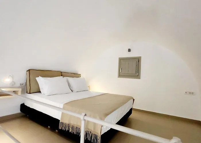 Hayal Santorini Emporio (Santorini)